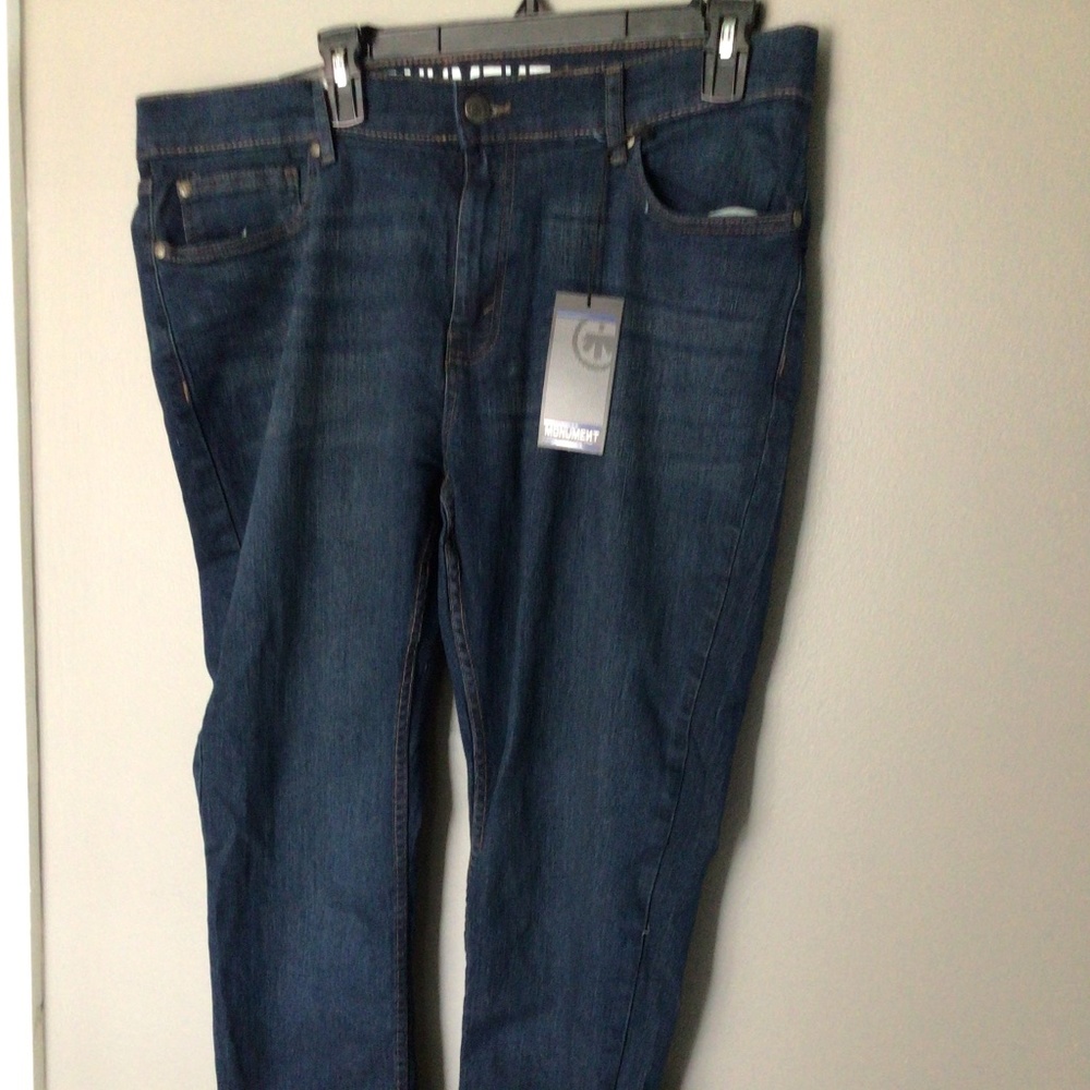 Men’s Monument Brand Comfortable Denim Jeans (New with Tags)